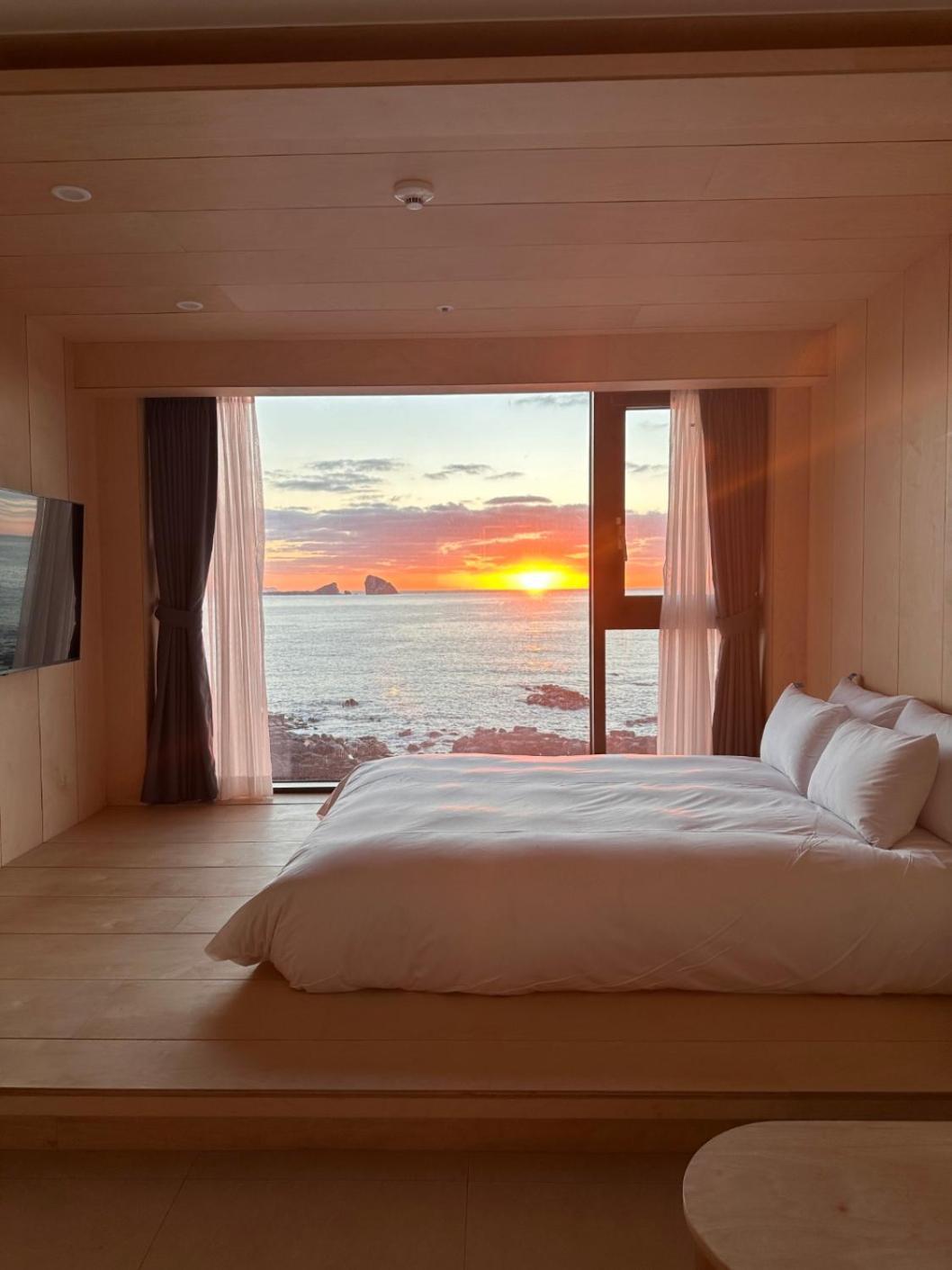 Hygge Hotel Сеогвипо Екстериор снимка
